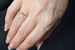 Gold Lover’s Embrace Ring 18K